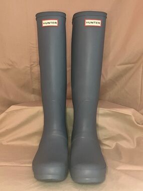 Classic tall Hunter rain boots